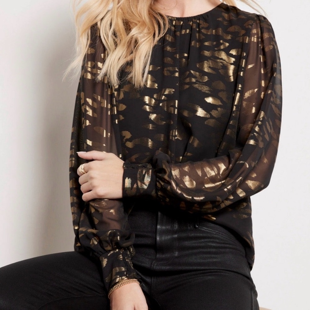 Evereve Adele Leopard Shine Top